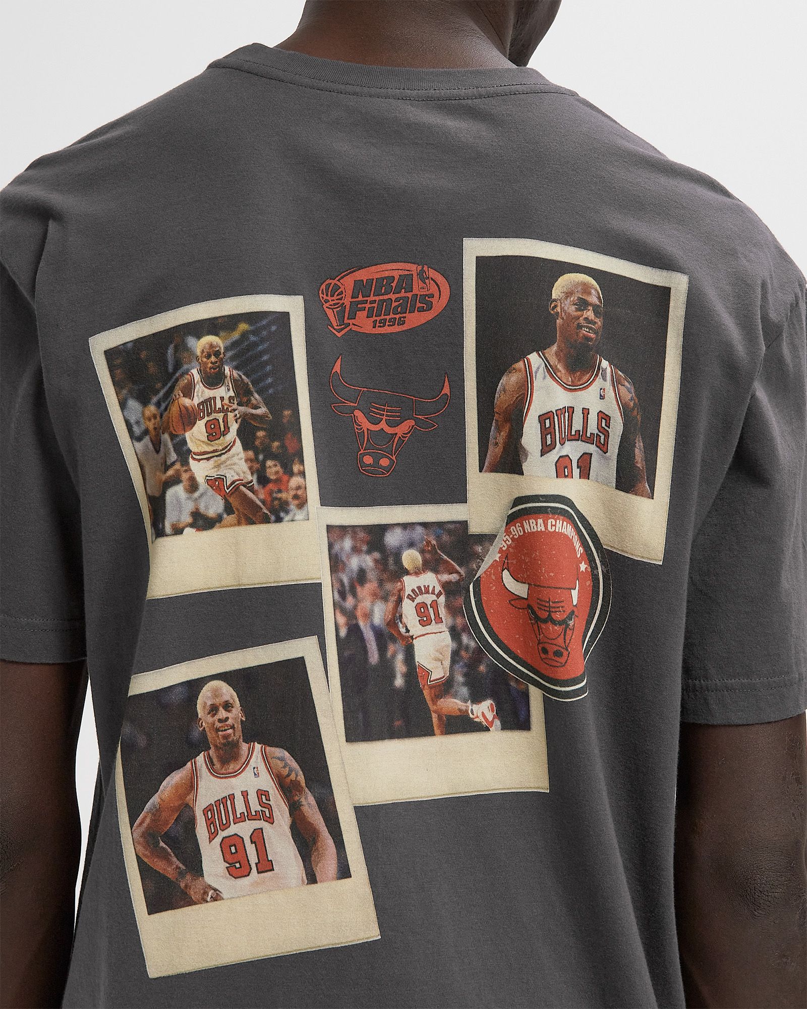 NBA PLAYER RETRO PHOTO TEE CHICAGO BULLS DENNIS RODMAN