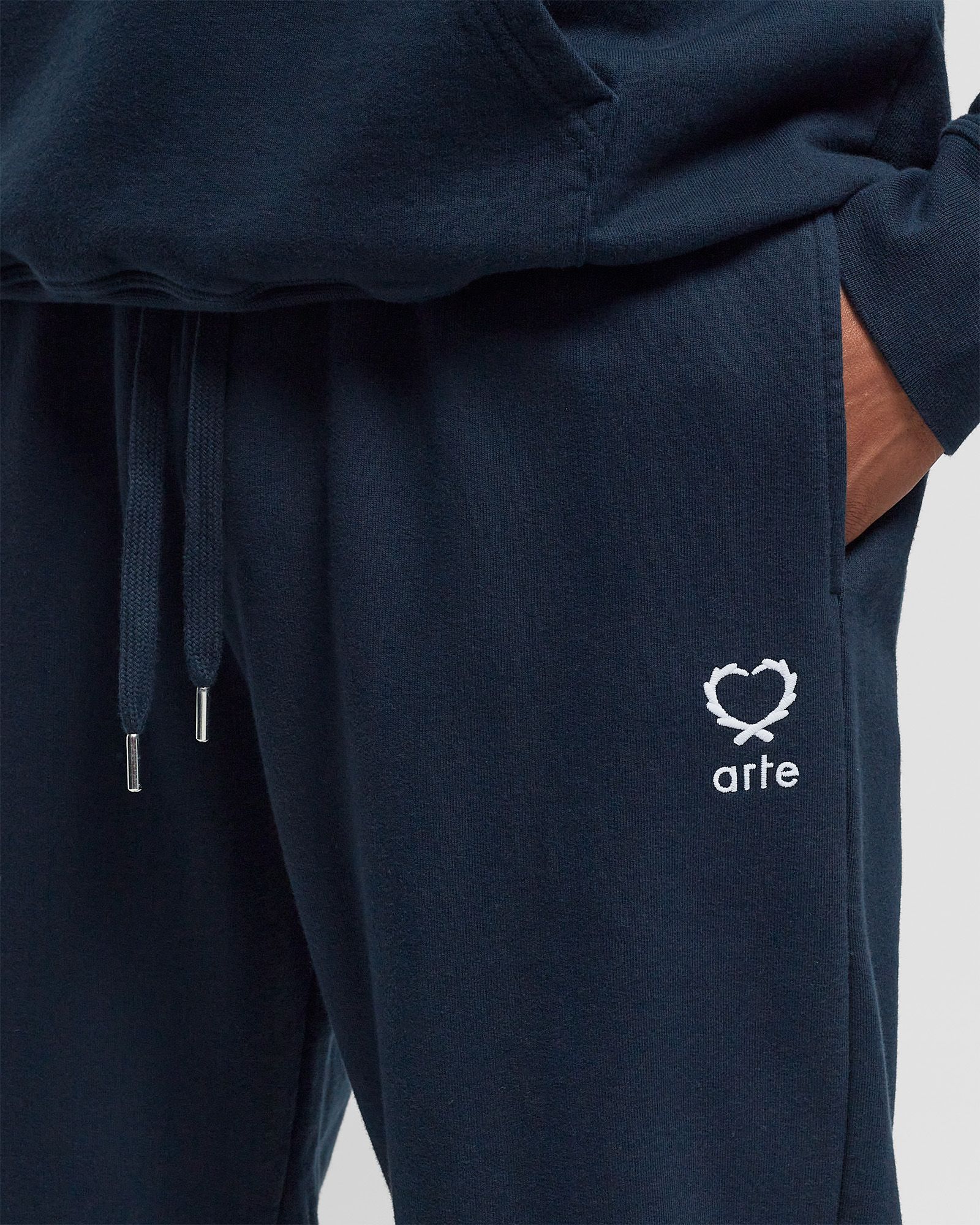 Hearts leaves arte logo joggers
