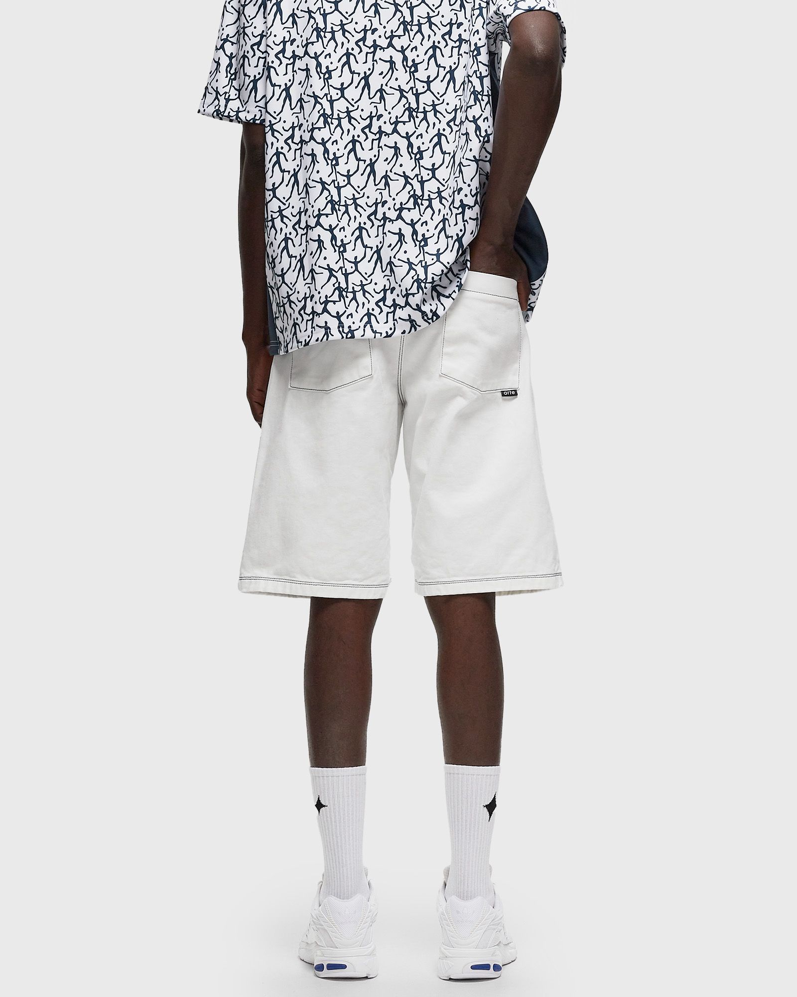 Heart Detail Stitch shorts