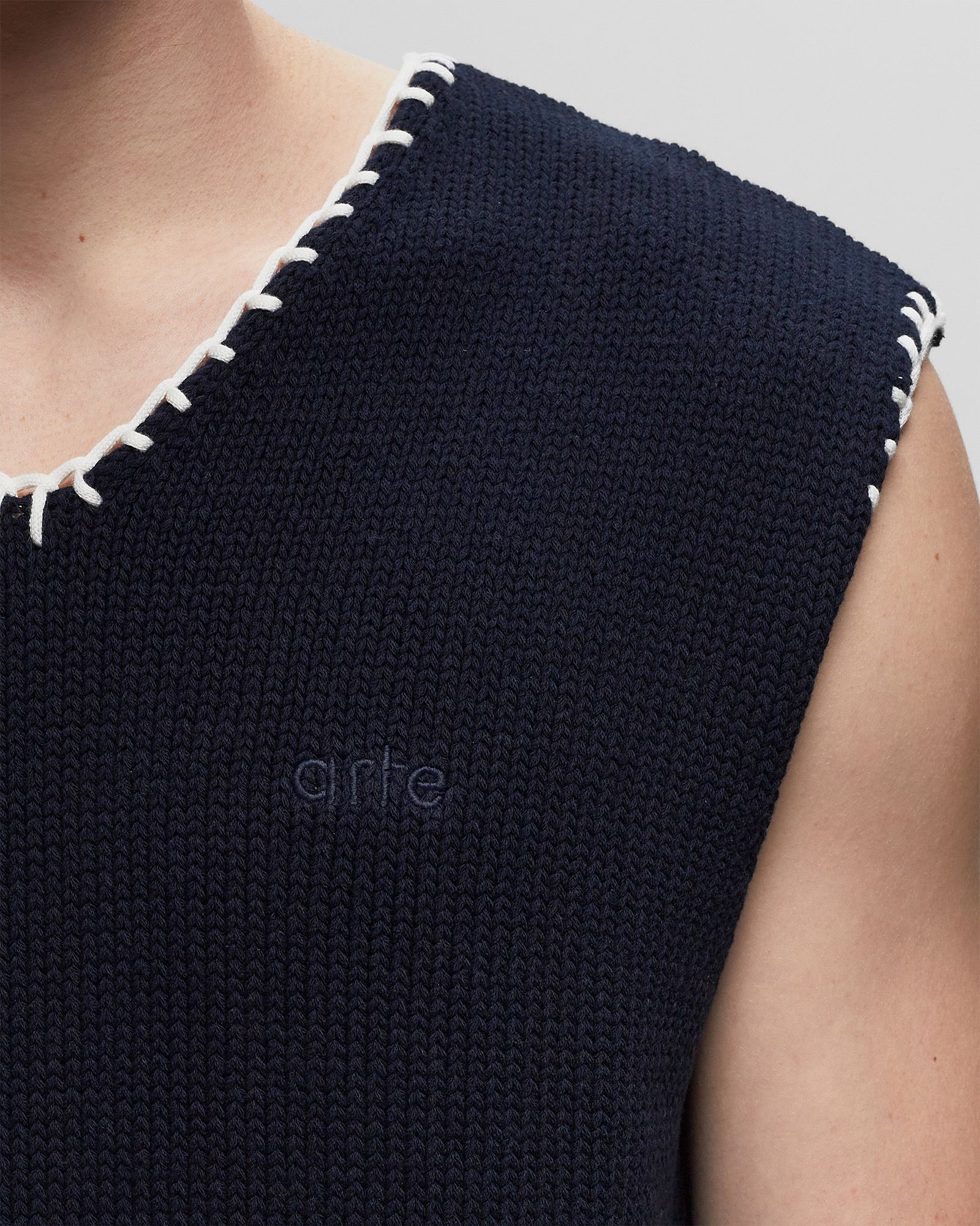 Baseball Stitch hem knit Vest