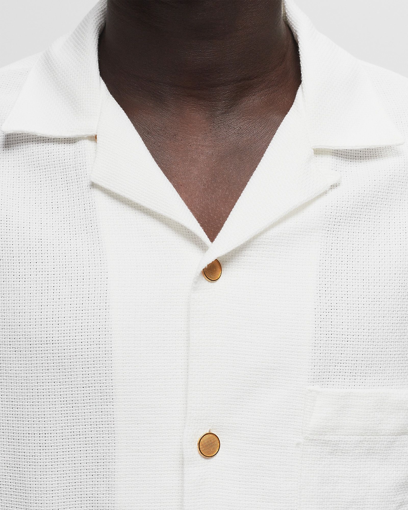 A SHIRT WITH NO NAME