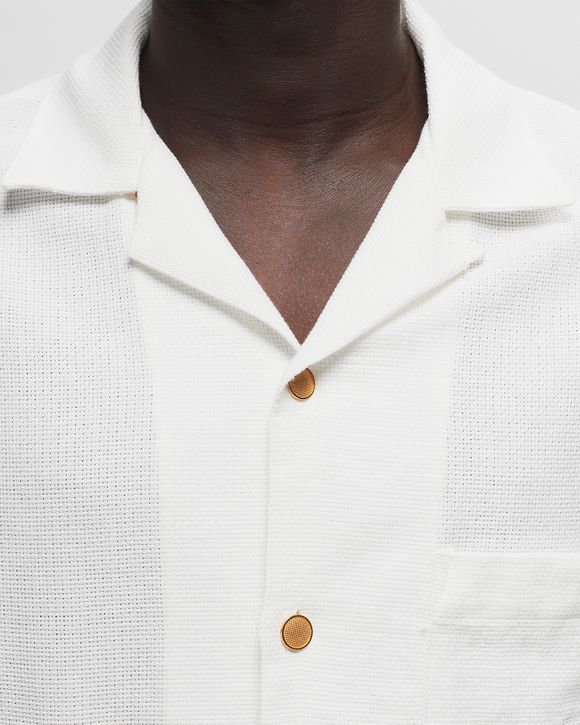 A SHIRT WITH NO NAME