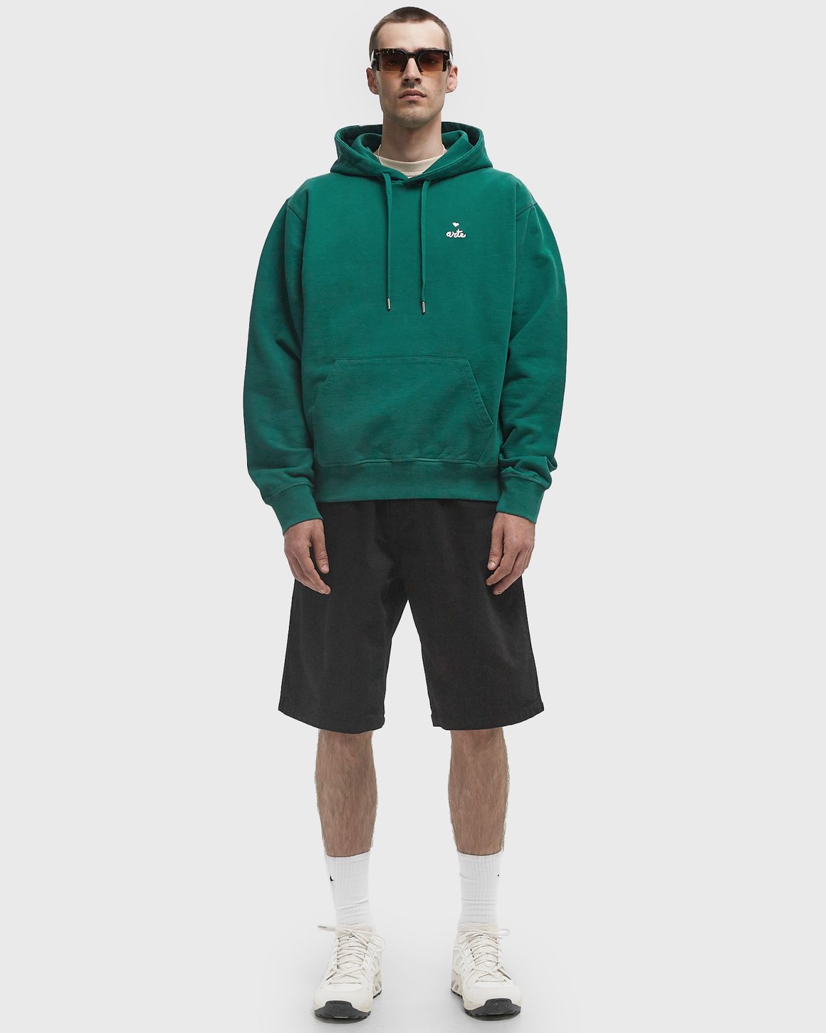 Arte Antwerp Small heart and logo Hoodie Green | BSTN Store Arte Antwerp Small heart and logo Hoodie Green | BSTN Store