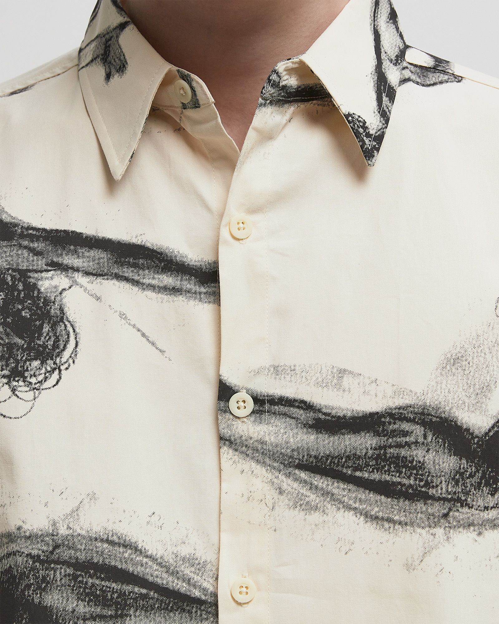 TRAPEZE PERFORMER BUTTON UP