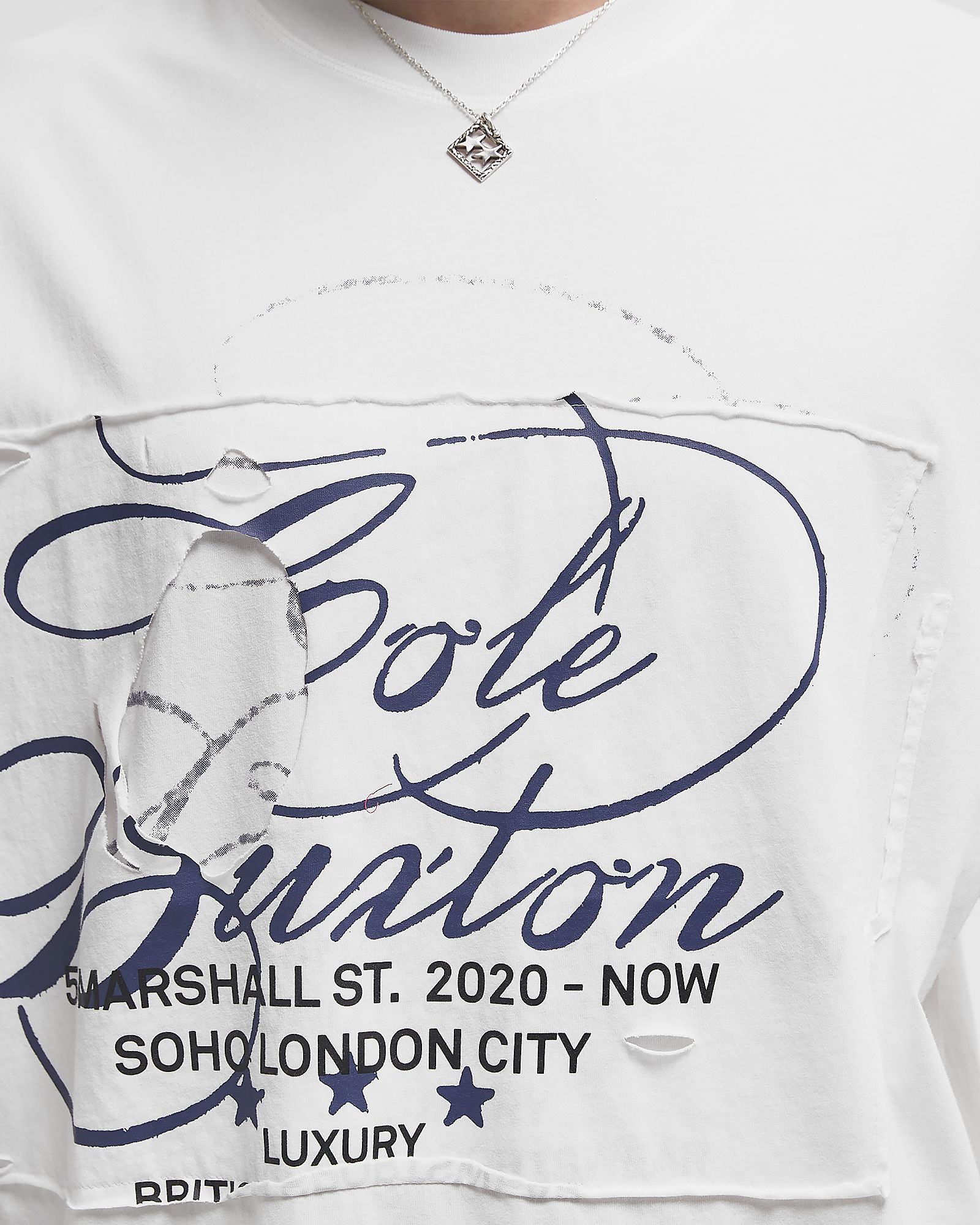 DISTRESSED POCKET TEE