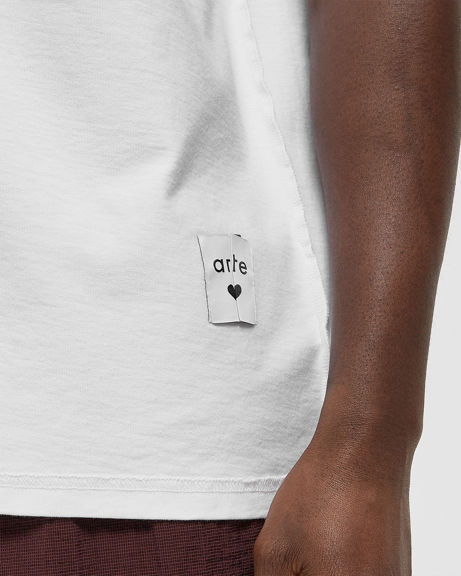 Reversible label T-shirt