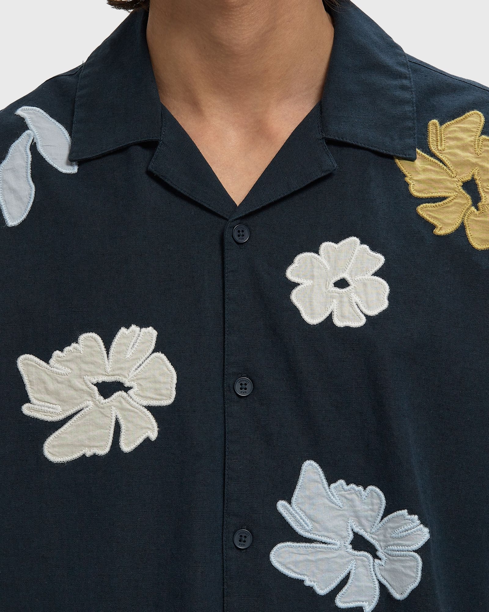 DIDCOT SS SHIRT FLOWER APPLIQUE