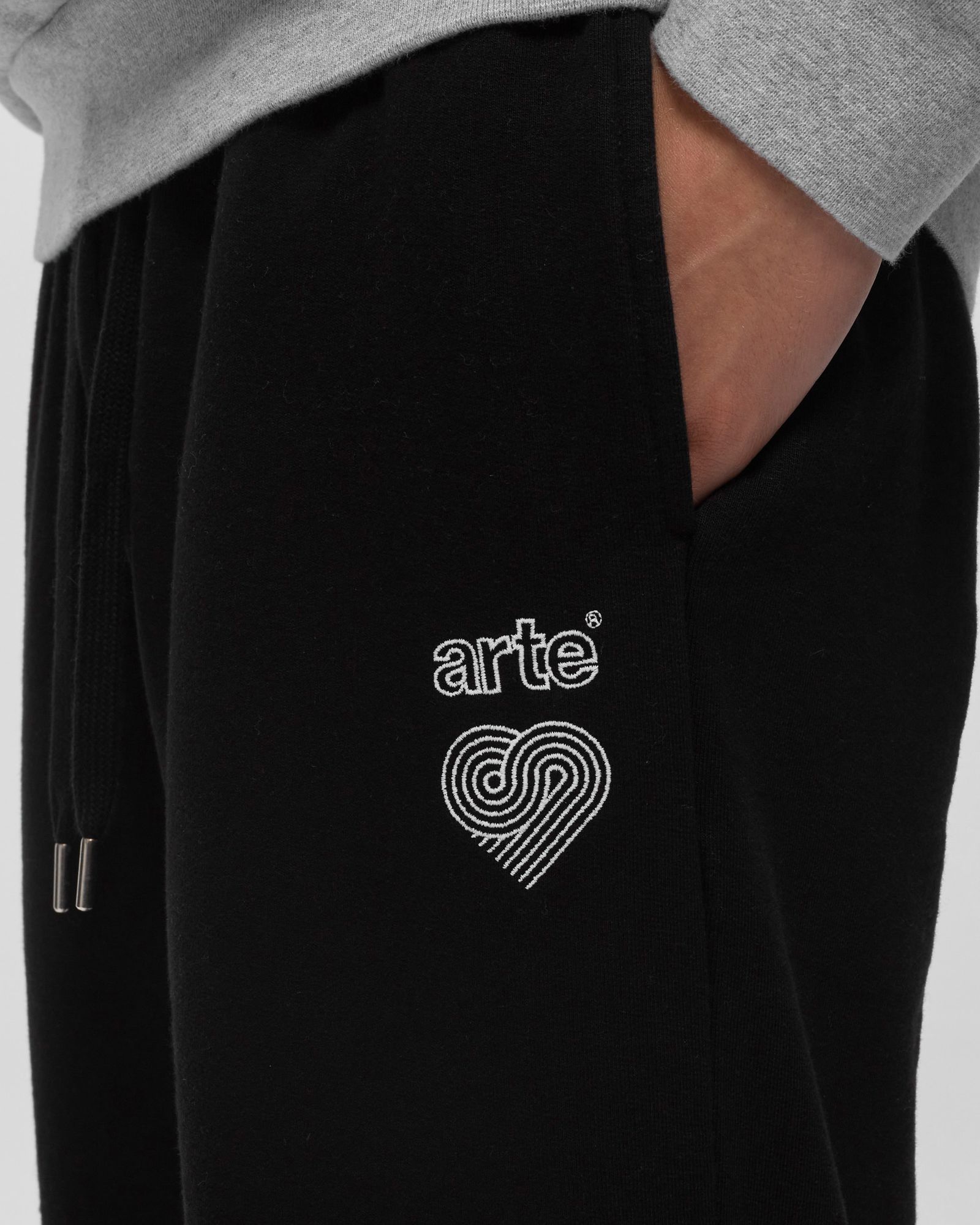 New Chest Arte Heart Logo Pants