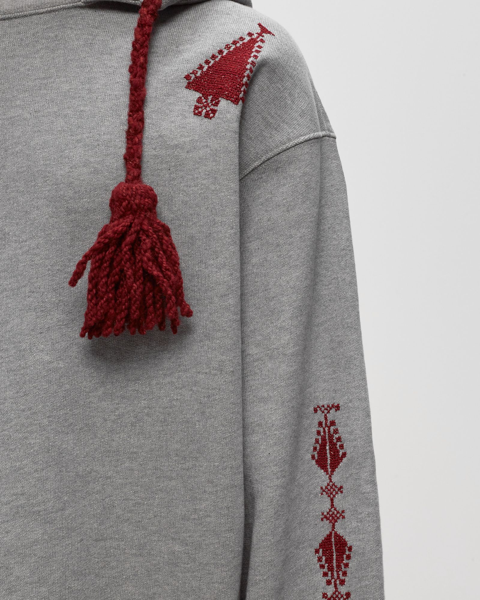 MAKHLUT LAKIYA TASSELS HOODIE