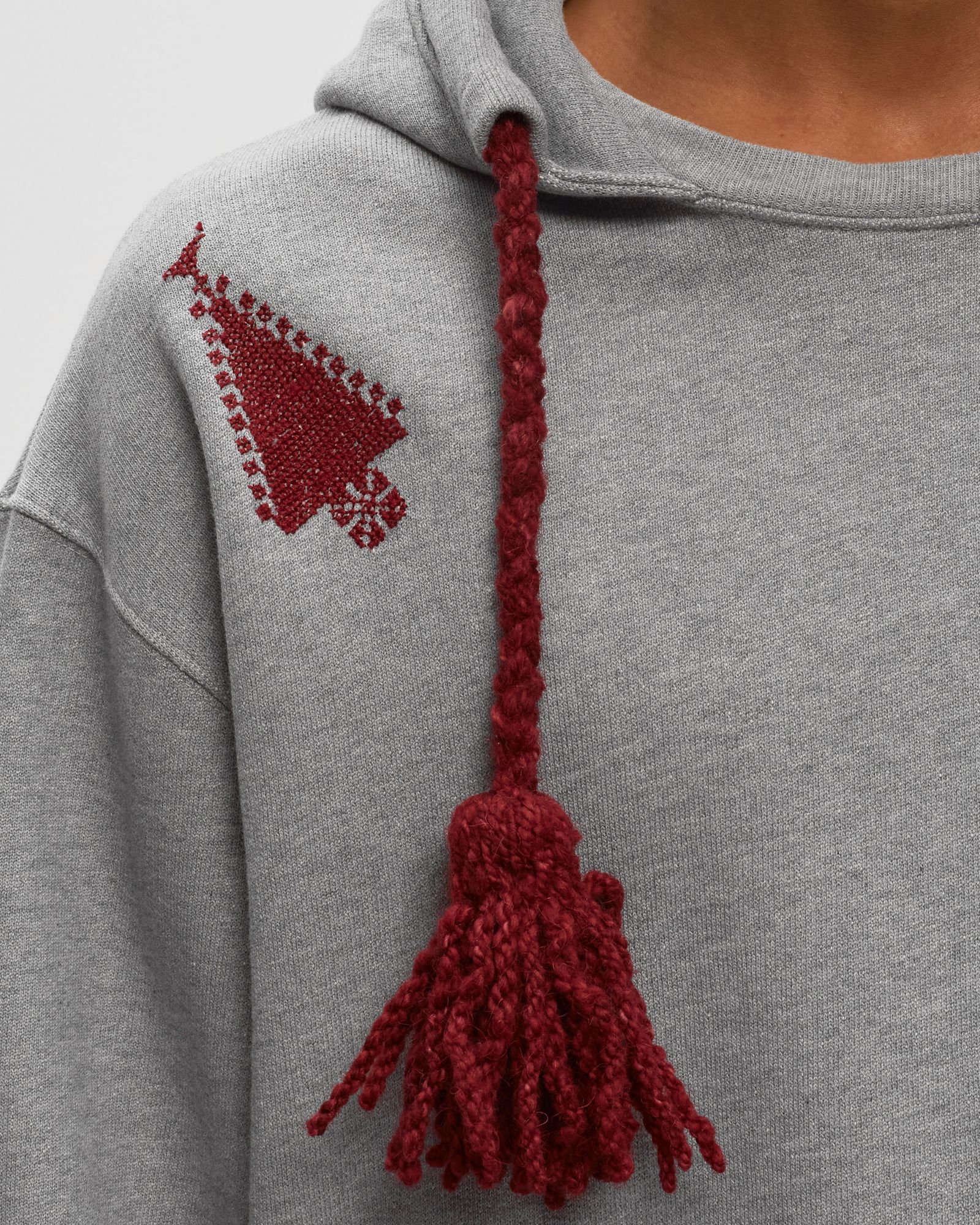 MAKHLUT LAKIYA TASSELS HOODIE