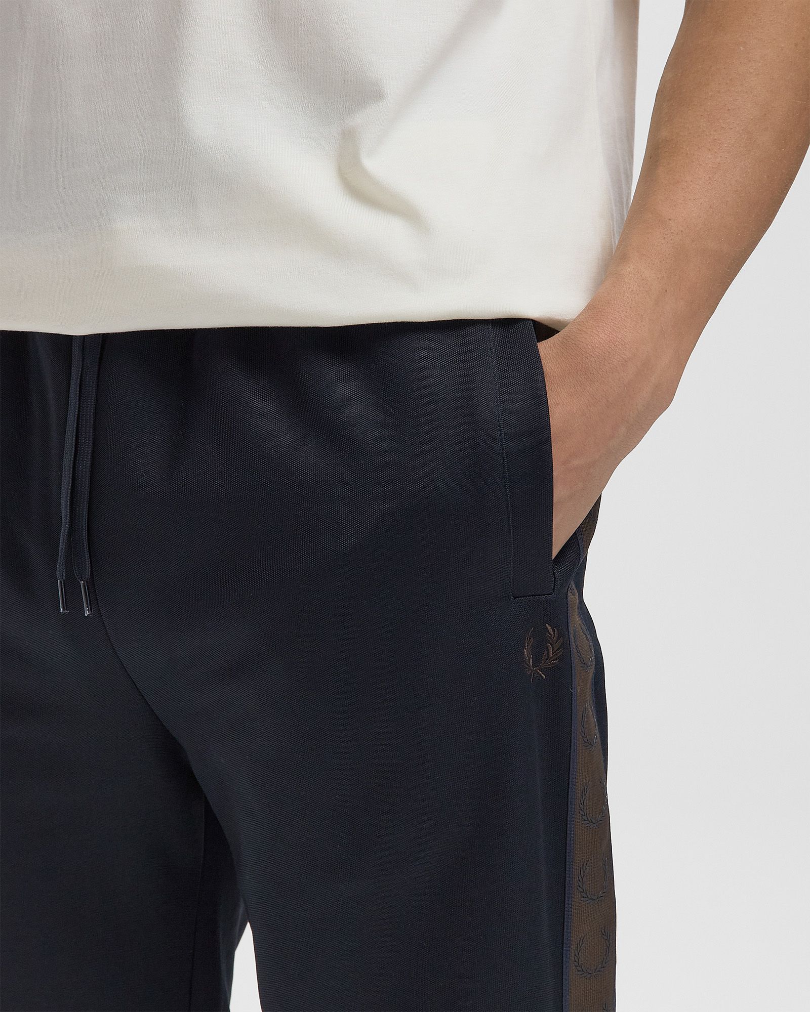 CONTRAST TAPE TRACK PANT
