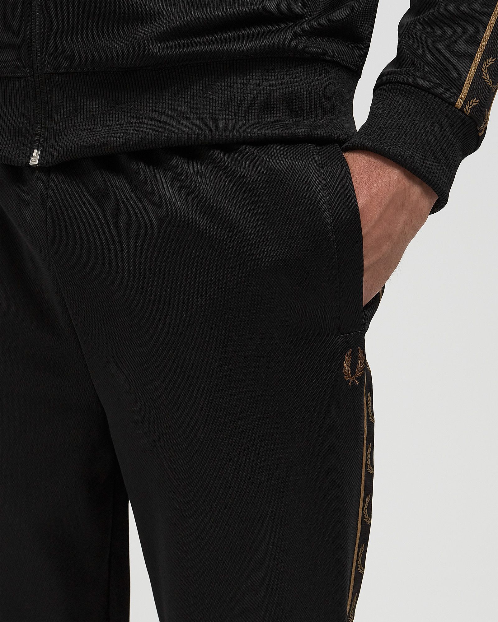 CONTRAST TAPE TRACKPANT