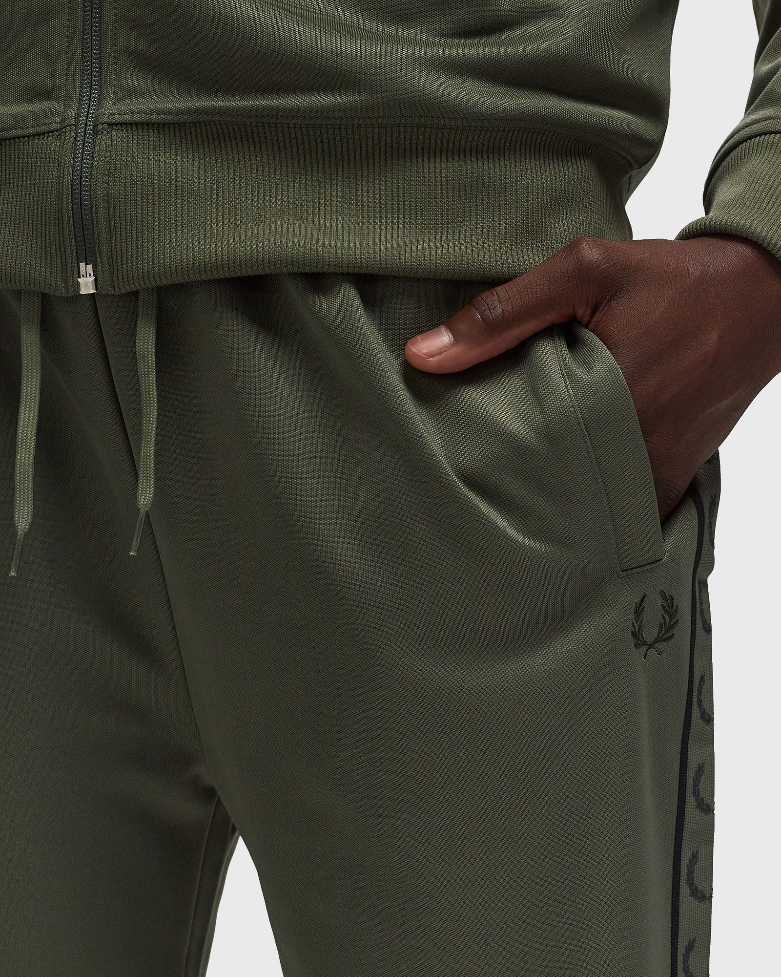 CONTRAST TAPE TRACK PANT