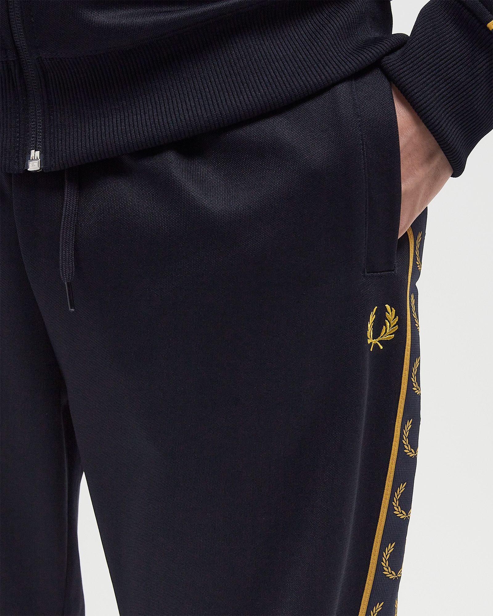 CONTRAST TAPE TRACK PANT