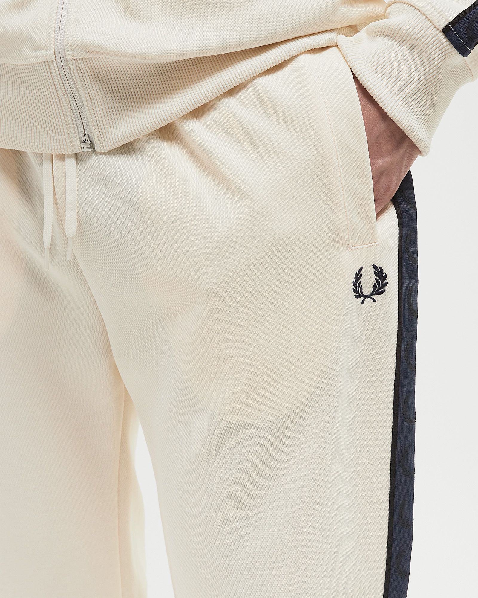 CONTRAST TAPE TRACK PANT