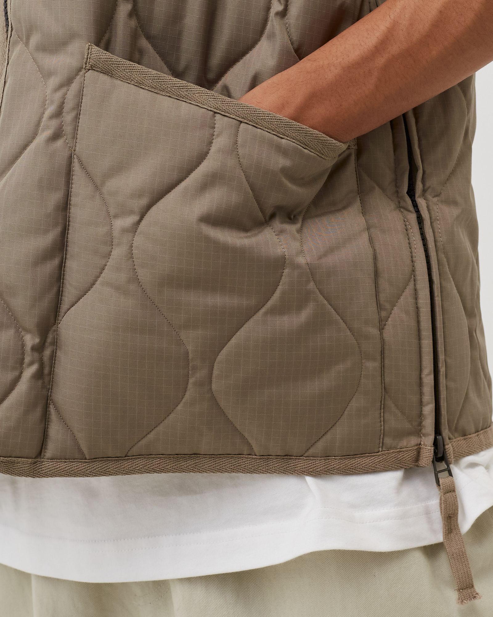 MILITARY ZIP V-NECK VEST