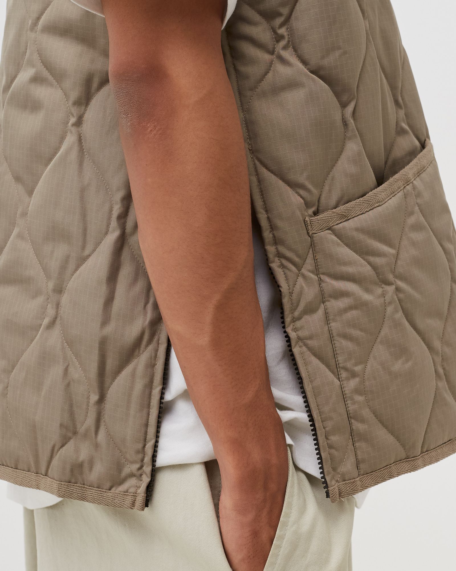 MILITARY ZIP V-NECK VEST