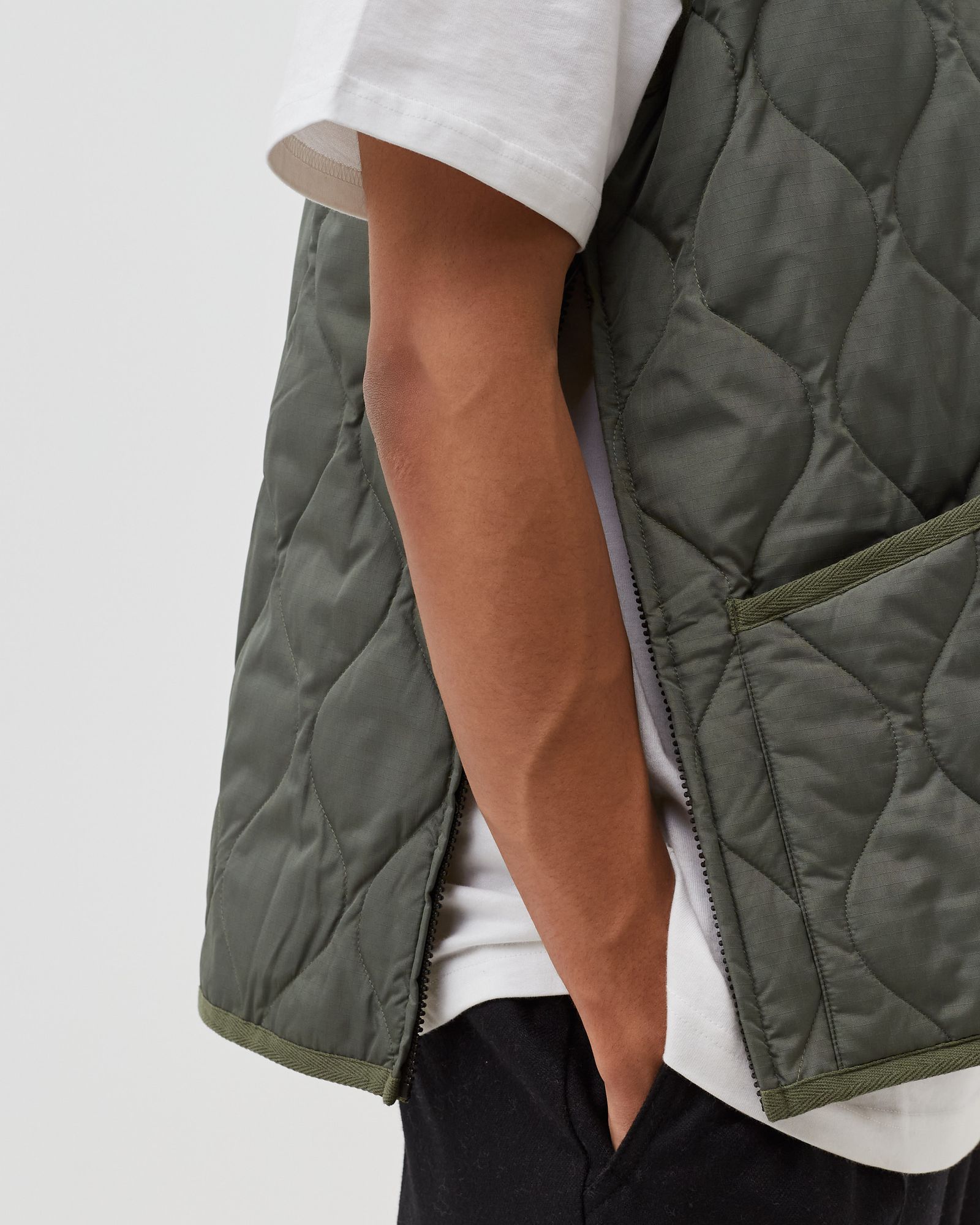 MILITARY ZIP V-NECK VEST