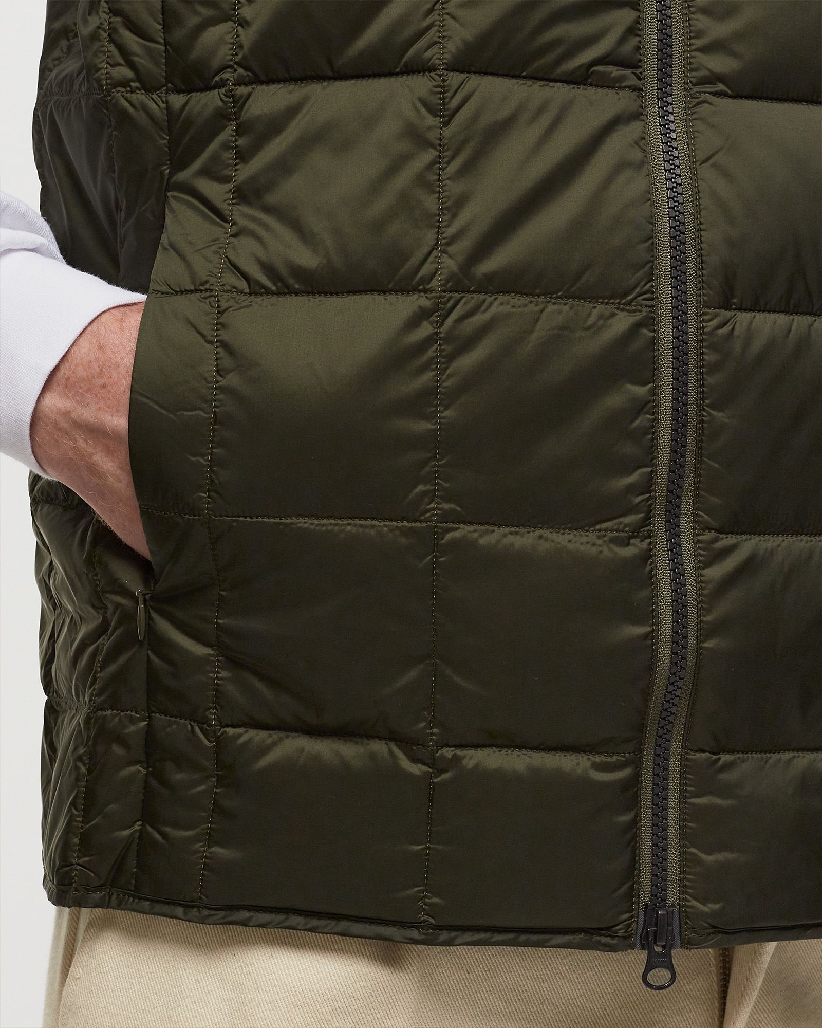 CREW-NECK W-ZIP DOWN VEST