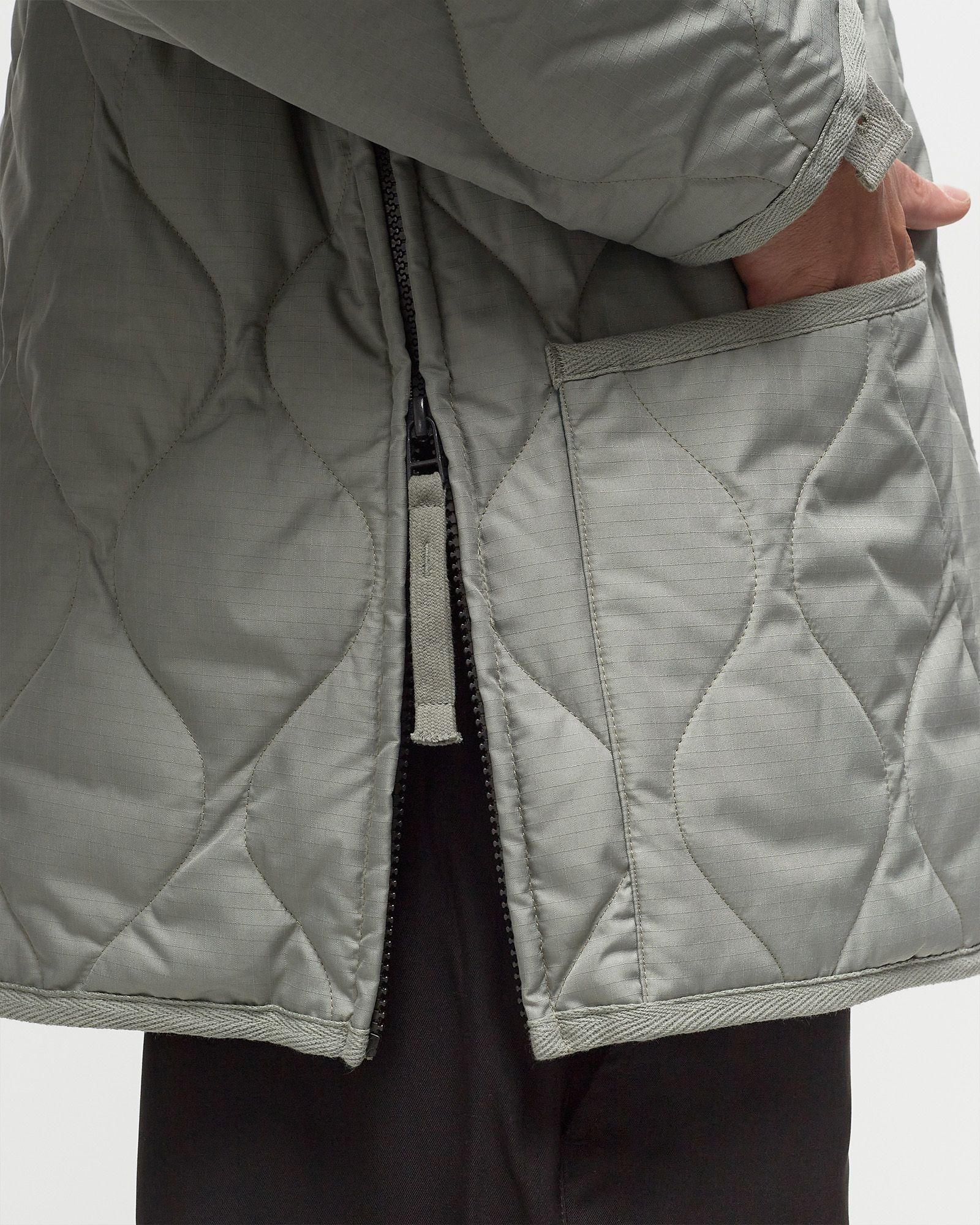 MILITARY ZIP V NECK DOWN JACKET