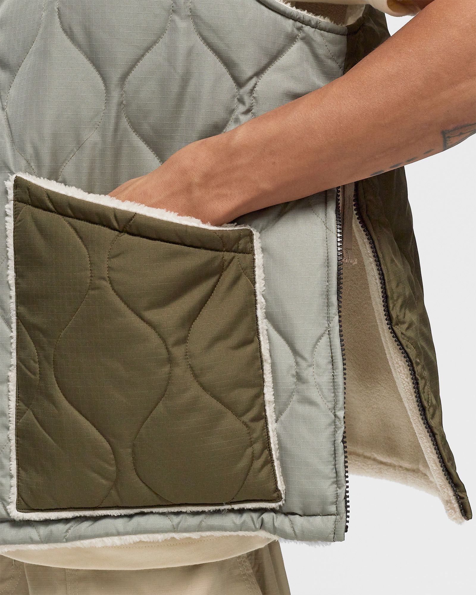 MILITARY RIVERSIBLE HI NECK DOWN VEST