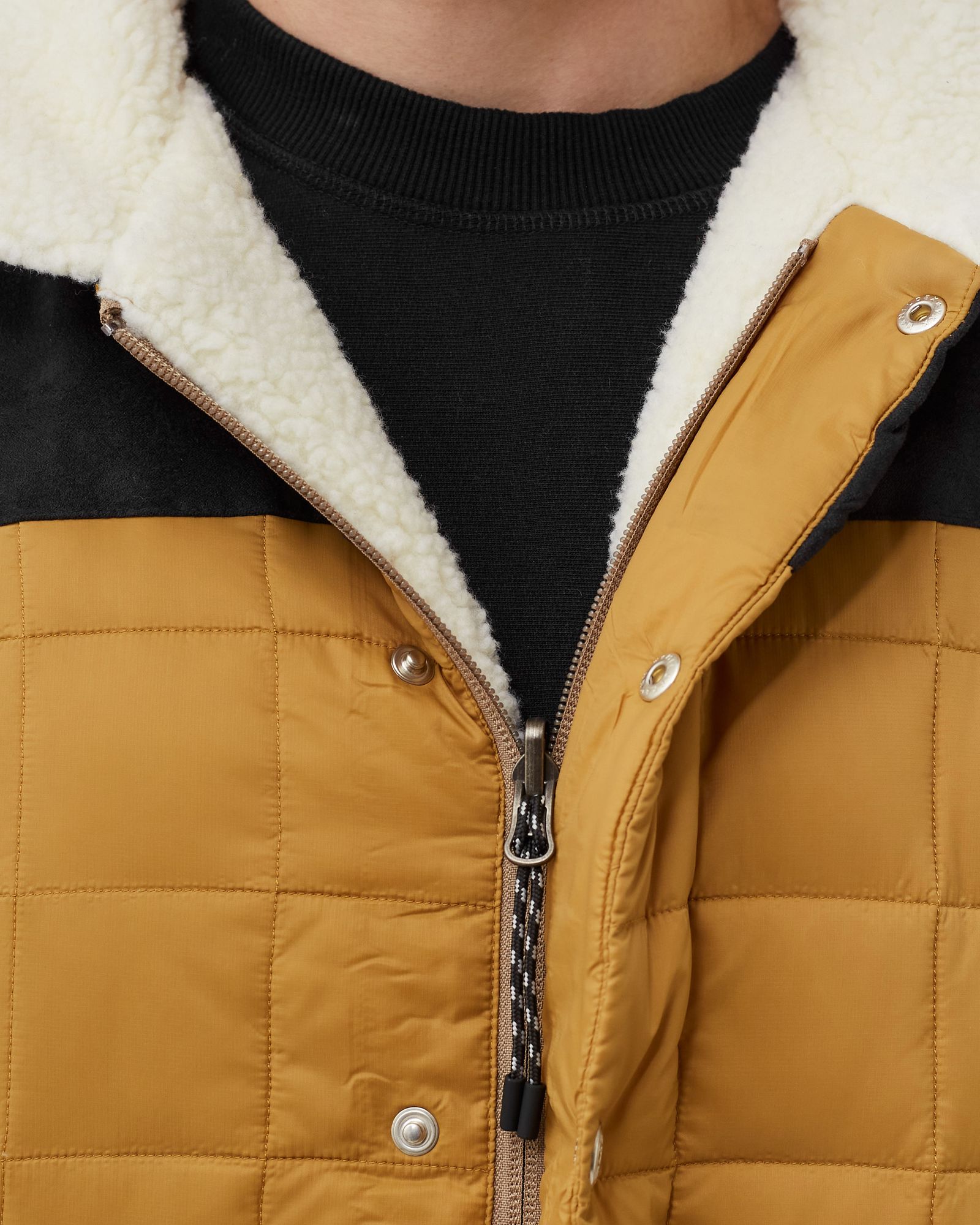 REVERSIBLE MOUNTAIN VEST