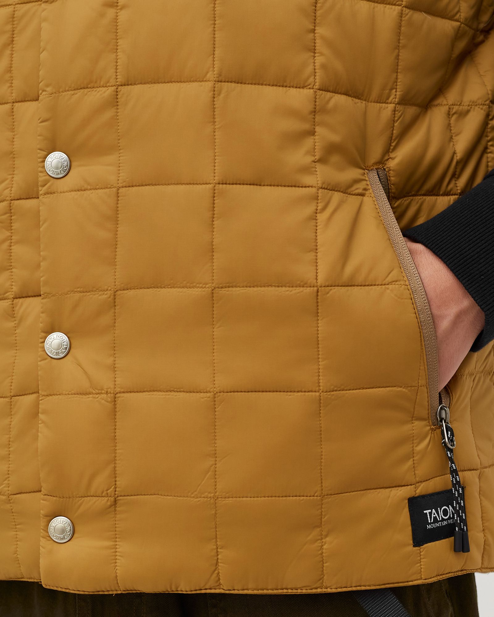 REVERSIBLE MOUNTAIN VEST