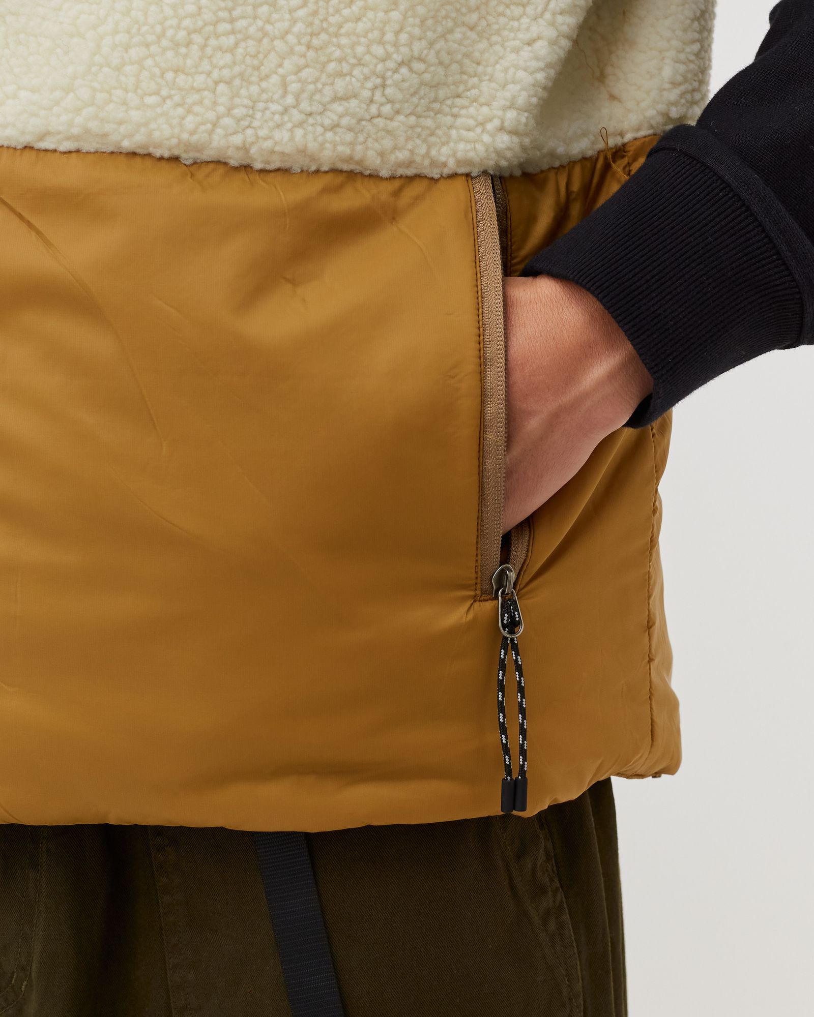 REVERSIBLE MOUNTAIN VEST