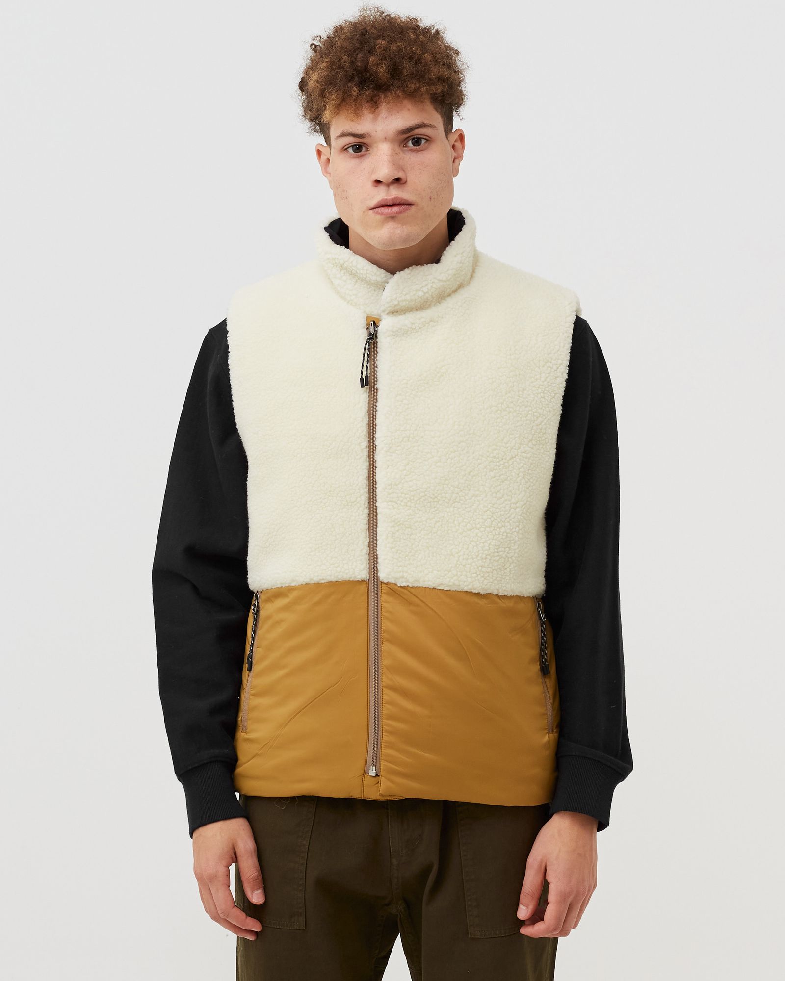 REVERSIBLE MOUNTAIN VEST