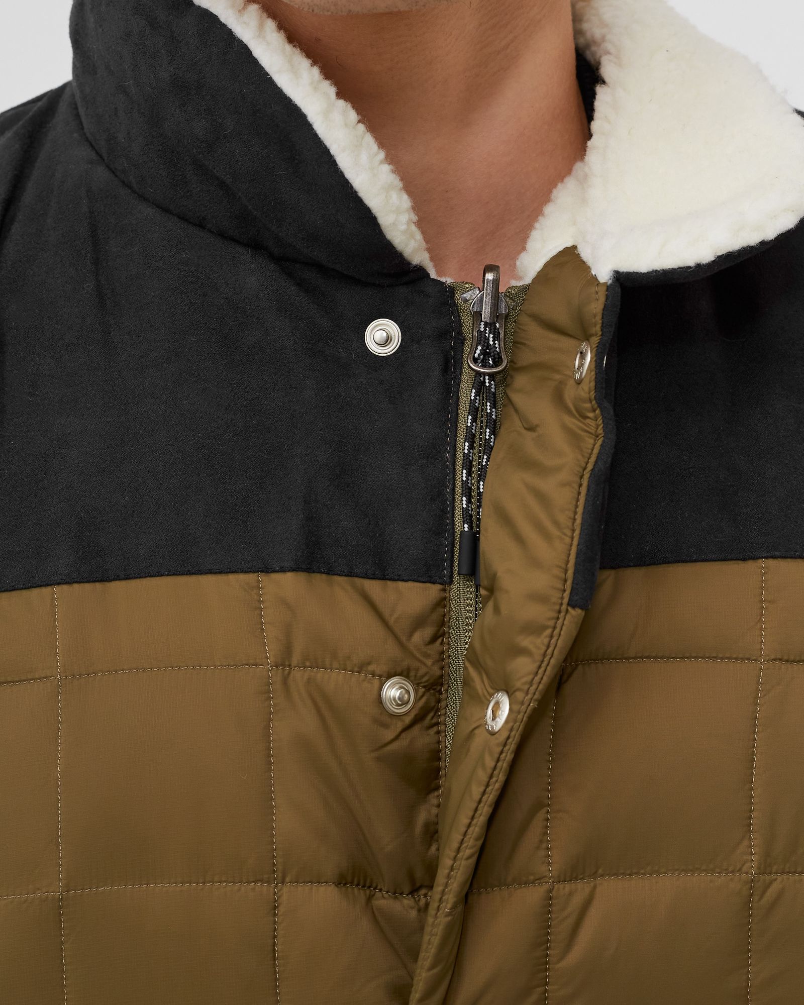 REVERSIBLE MOUNTAIN VEST