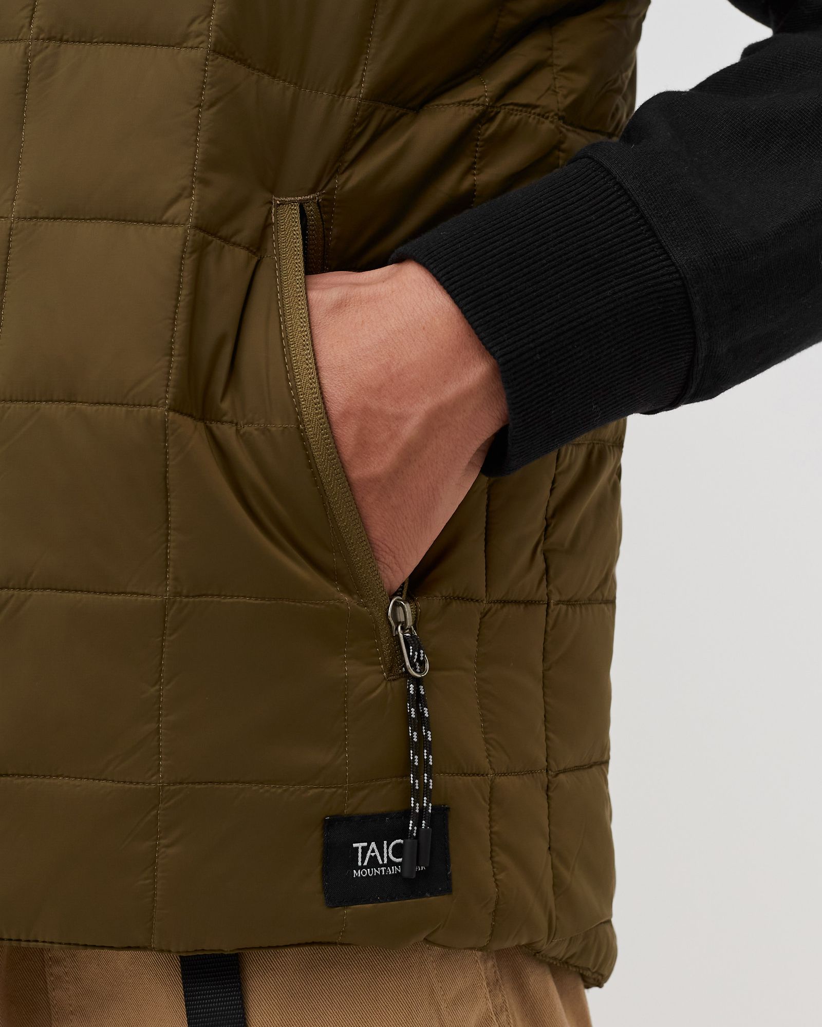 REVERSIBLE MOUNTAIN VEST