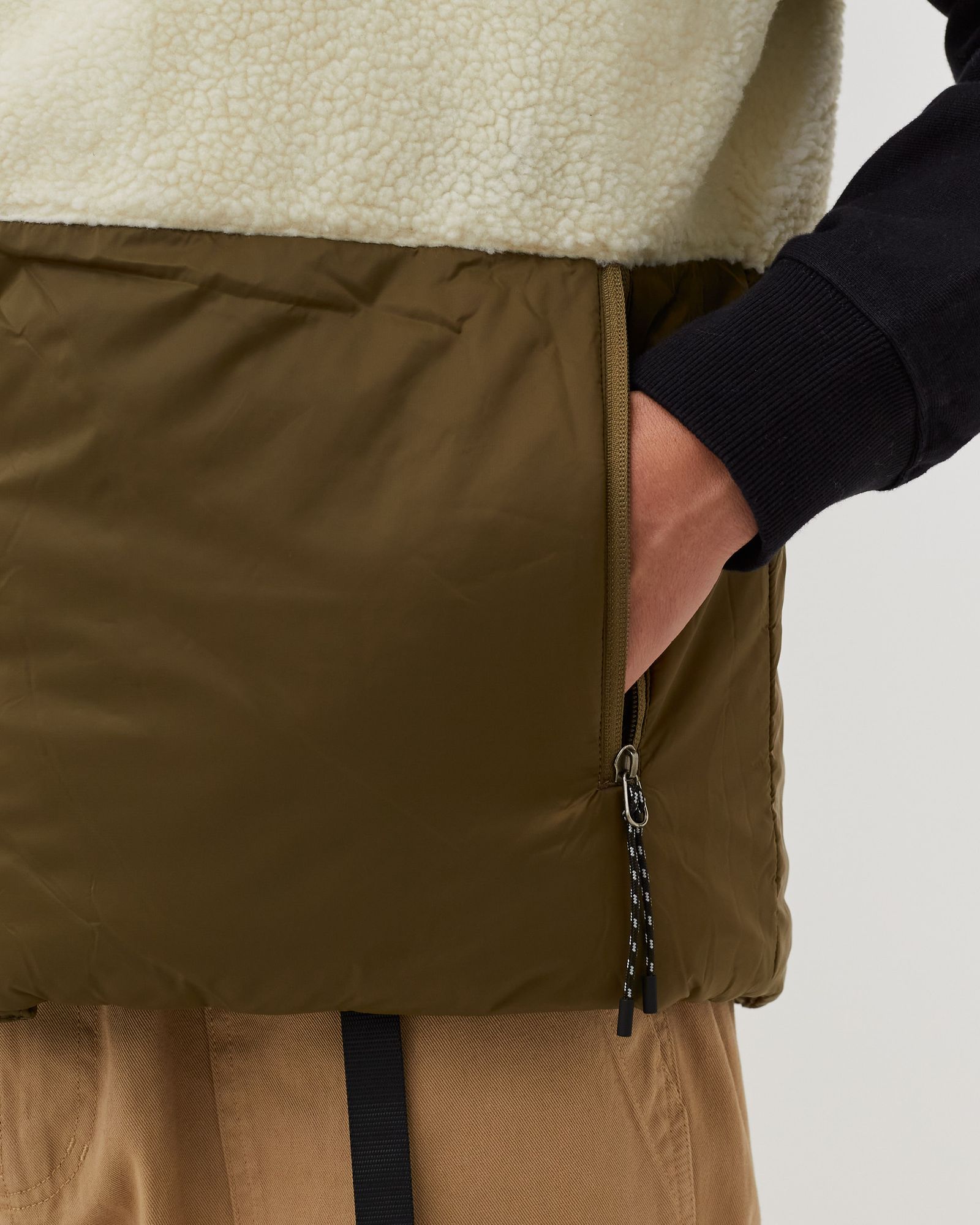 REVERSIBLE MOUNTAIN VEST