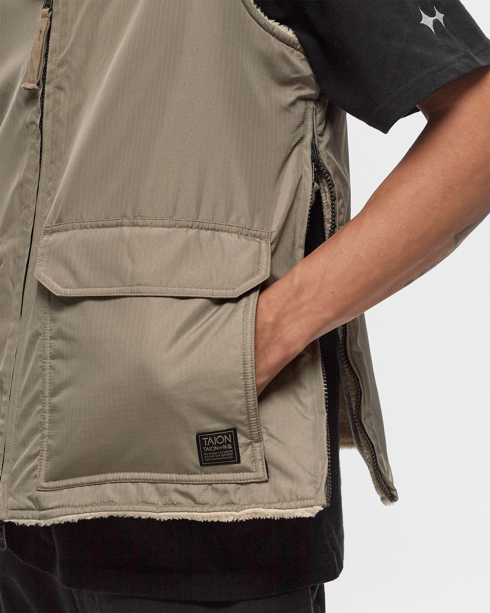 NON DOWN  MILITARY  REVERSIBLE BOA HI NECK VEST