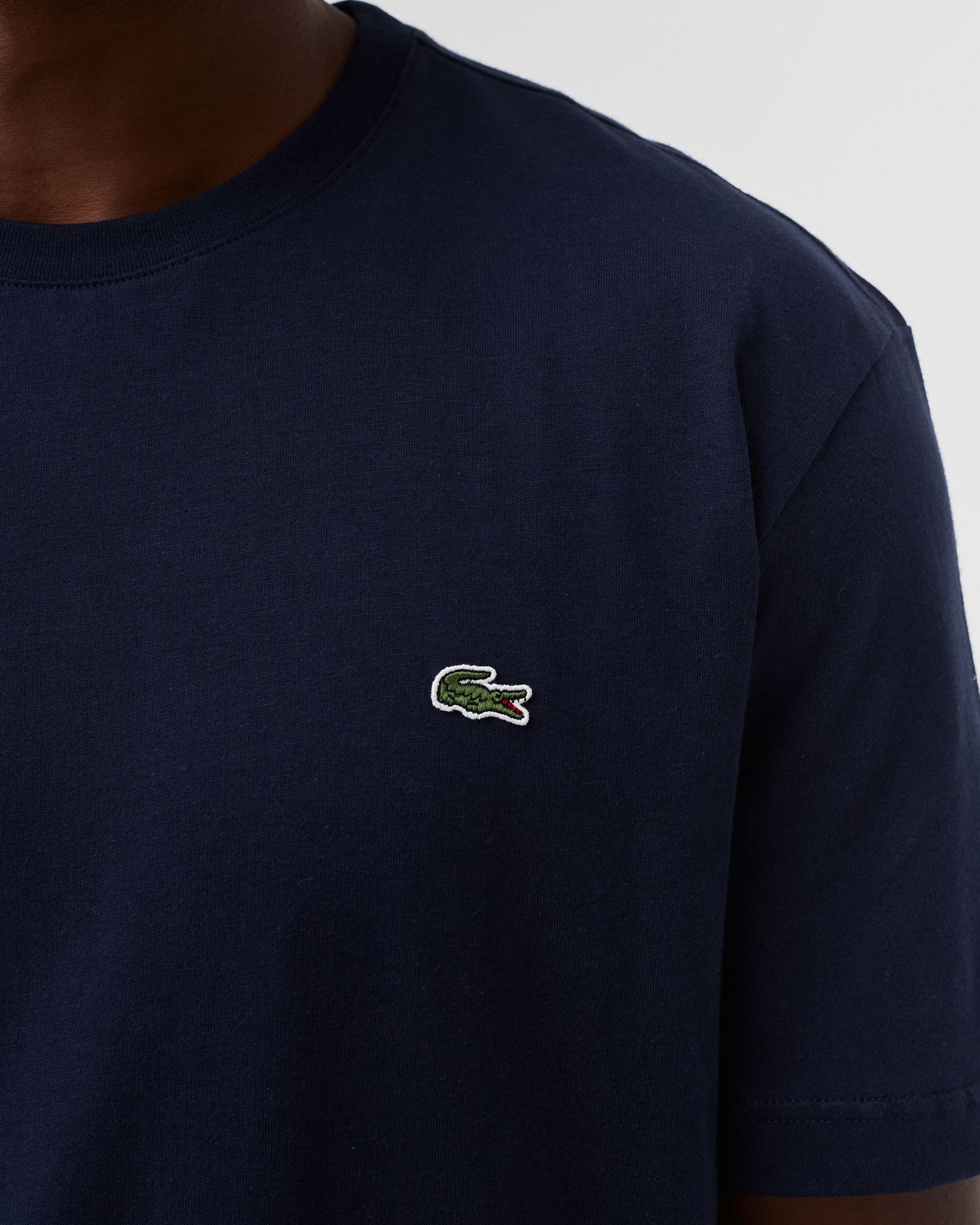 CLASSIC CREW NECK TEE
