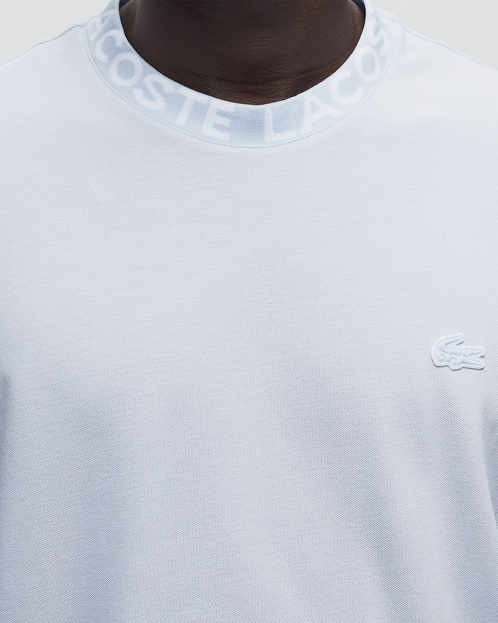 LIGHTWEIGHT PIQUÉ JACQUARD NECK T-SHIRT
