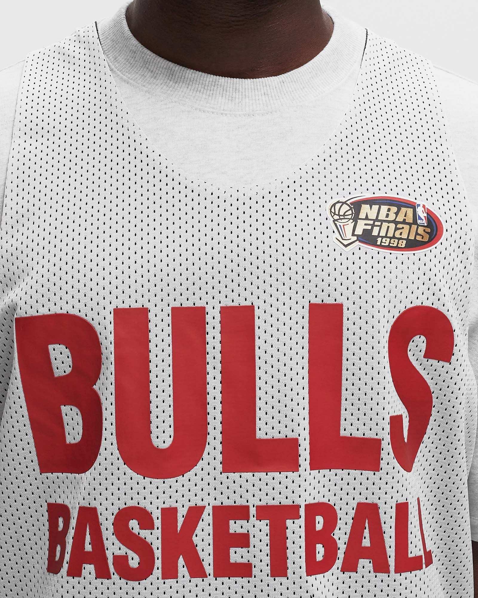 NBA REVERSIBLE MESH PRACTICE TANK VINTAGE LOGO BULLS
