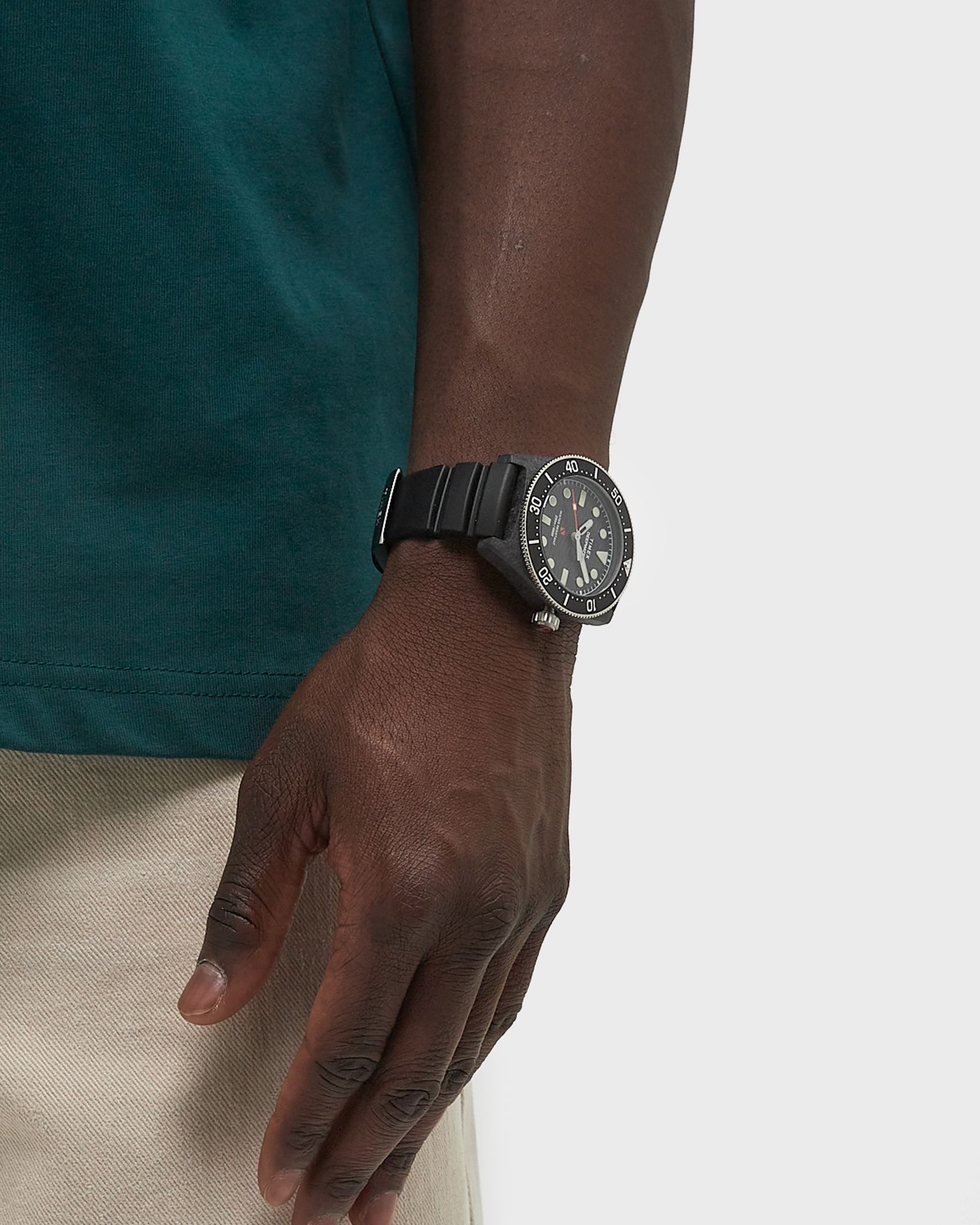 Deep Water Reef 200 Composite Black Dial Black Rubber Strap 43mm case