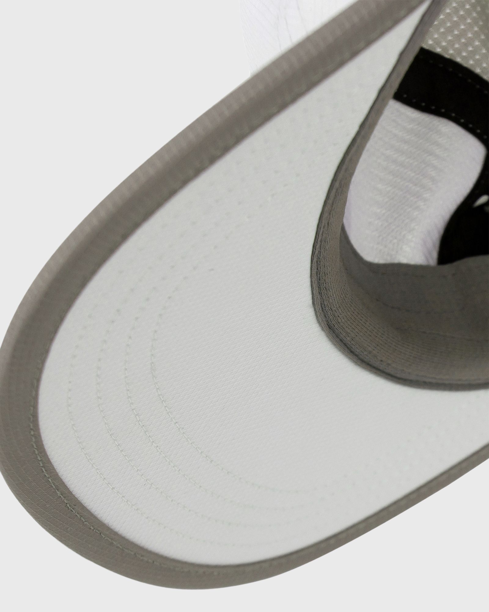 GOCap-Field-IconicBar-LightGrey-Shadow