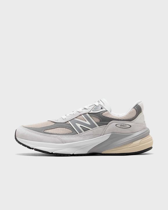 990