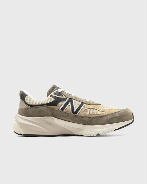 990