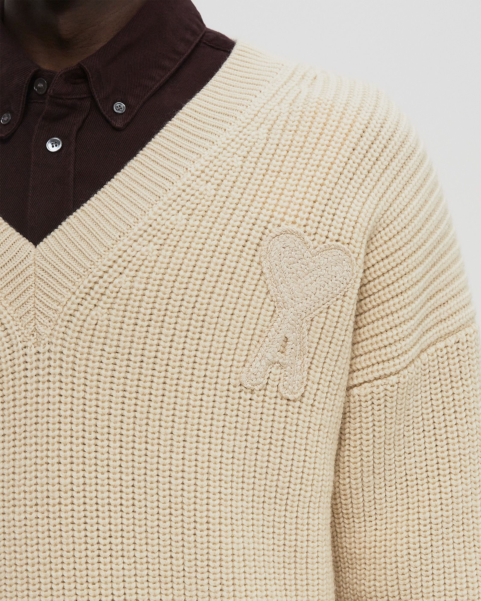 AMI Paris RIBBED V NECK SWEATER White | BSTN Store