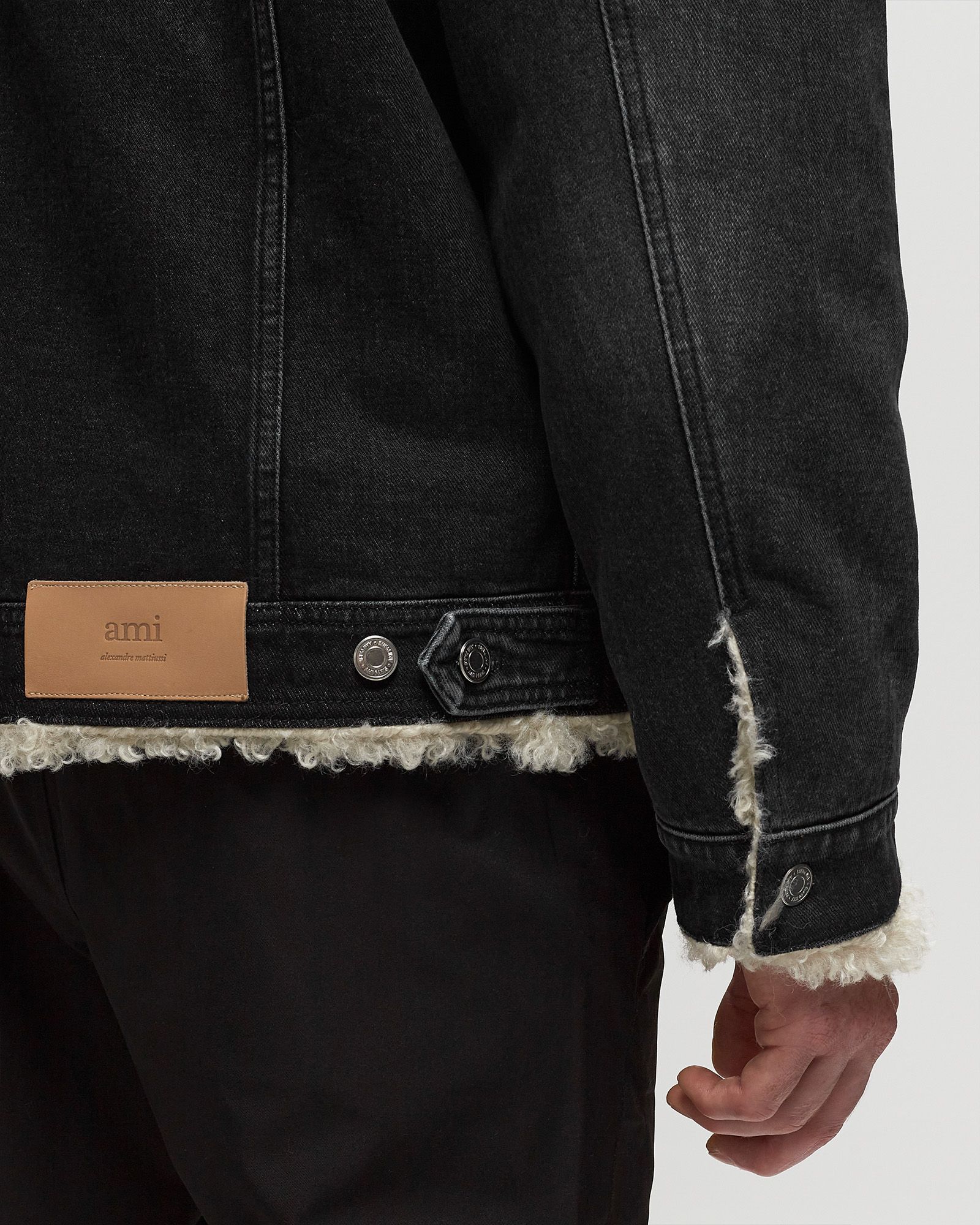 TRUCKER JACKET LINED WITH SYNTHETIC FUR