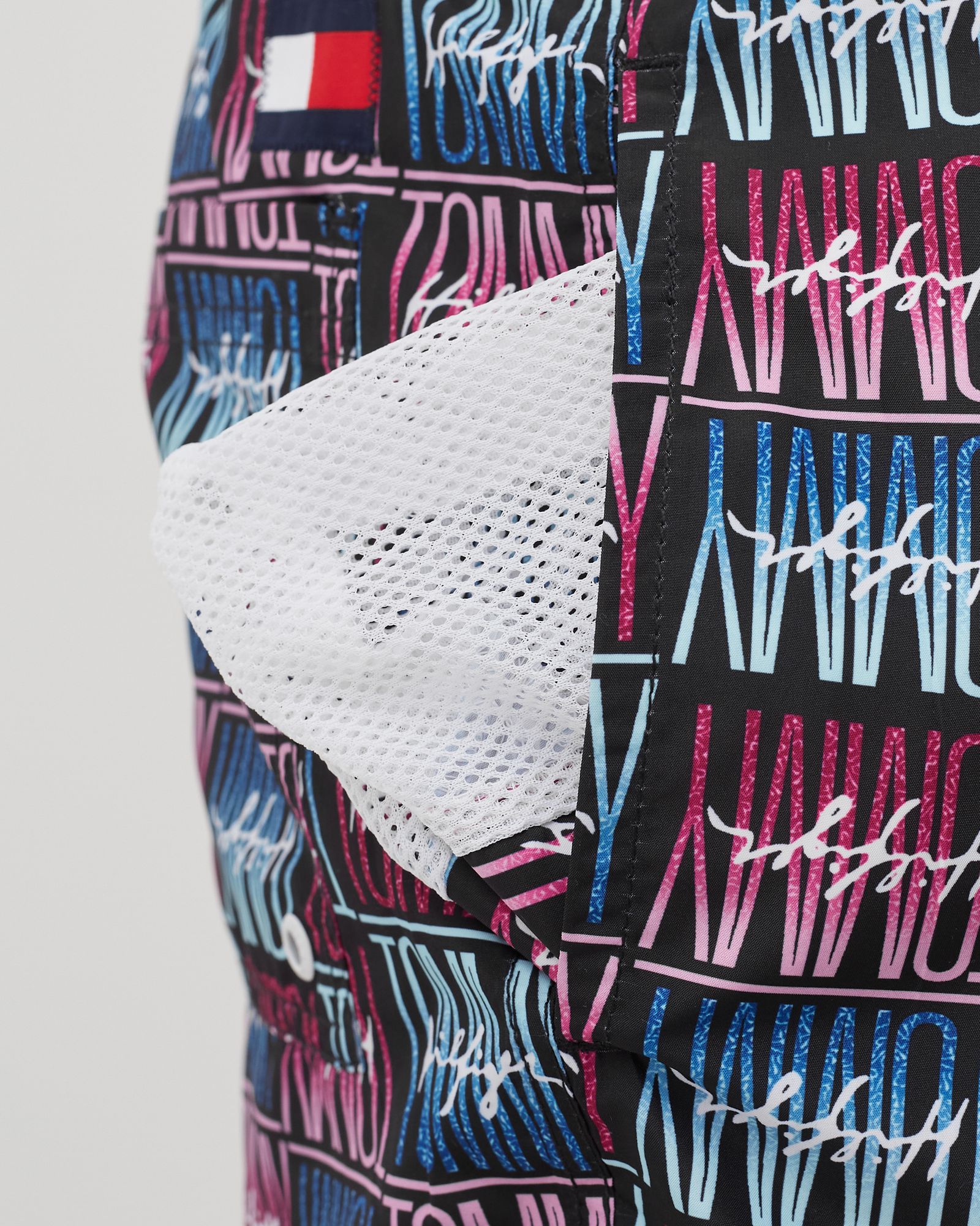 LOGO PRINT SLIM FIT SHORT LENGTH SWIM SHORTS