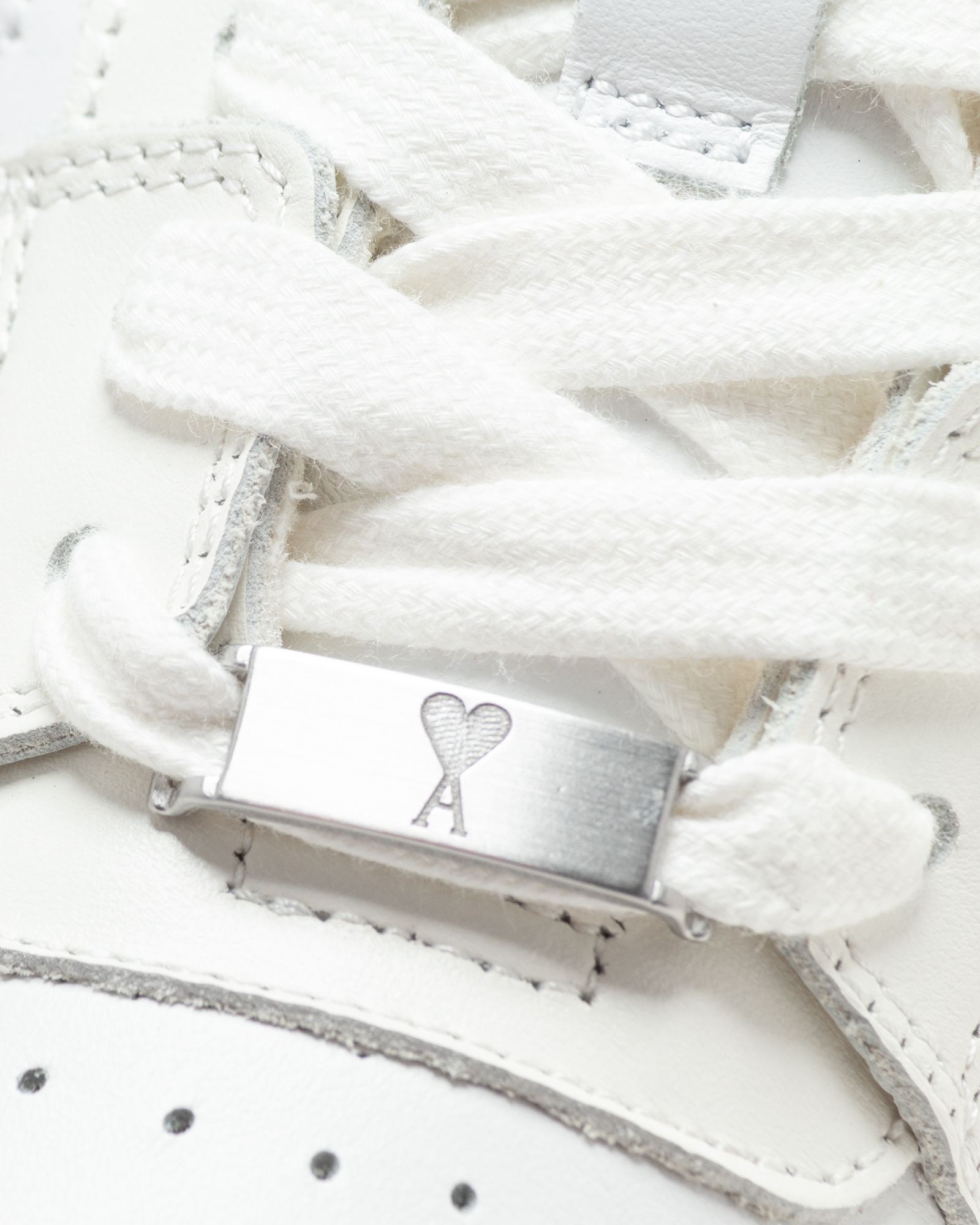 LOW TOP AMI ARCADE SNEAKERS