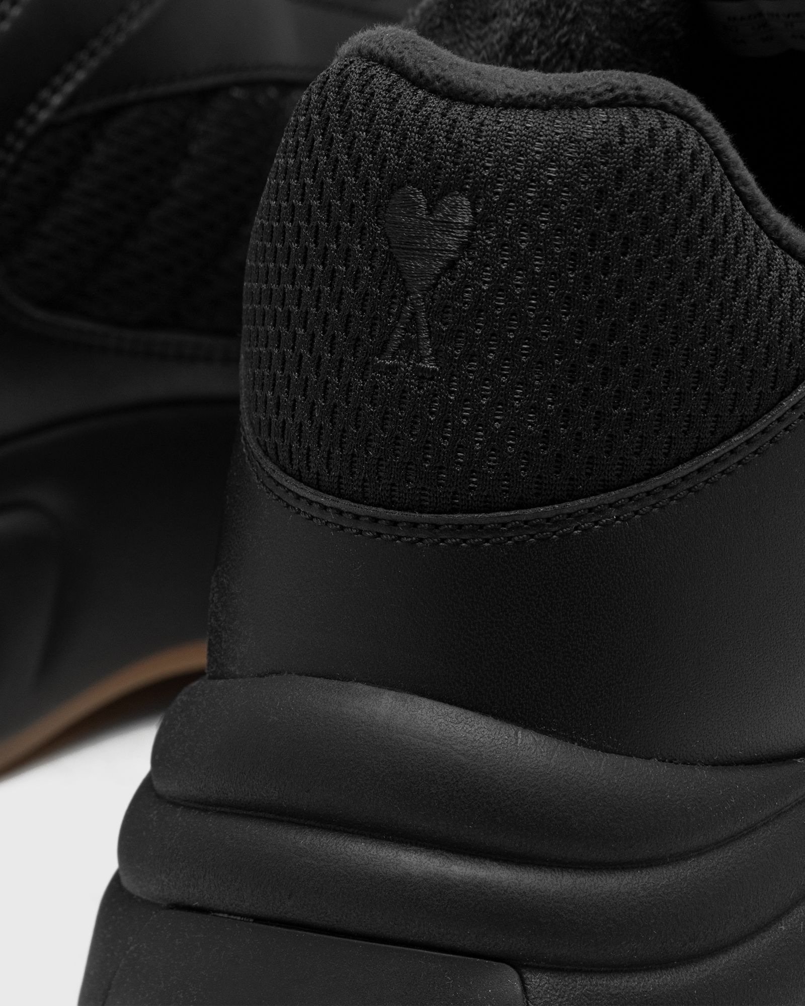 LOW TOP AMI SN2023 SNEAKERS