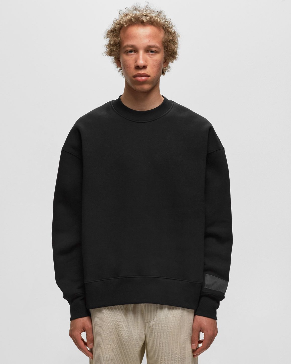 【送料&関税込】Ami Alexandre Mattiussi ami Paris Shopping B AMI Paris AMI ALEXANDRE MATTIUSSI SWEATSHIRT Black | BSTN Store