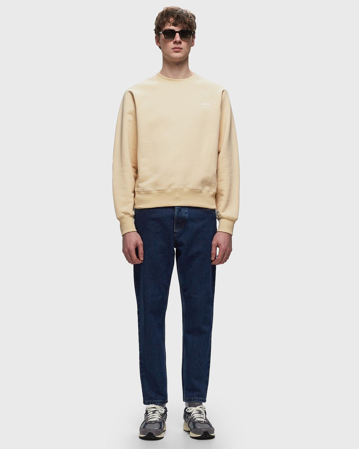 AMI｜CREWNECKS (USW024 747 721) AMI Paris SWEATSHIRT AMI AM Beige | BSTN Store