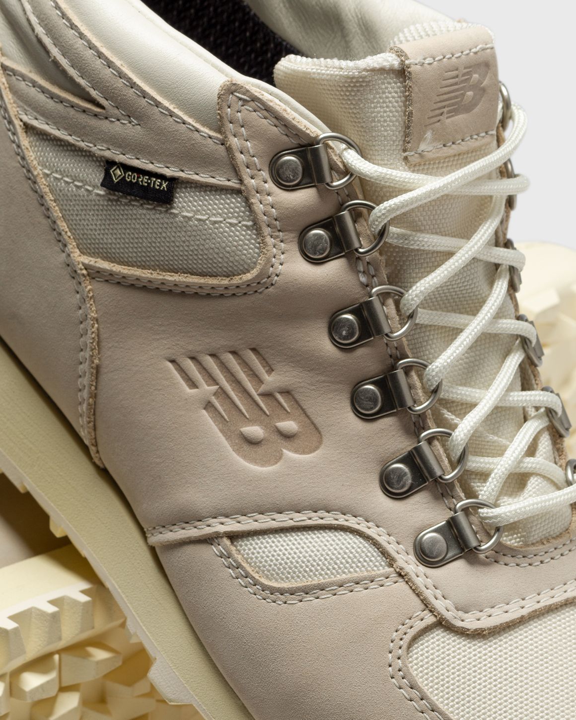 New Balance Rainier Gore-Tex Off White - POIZON