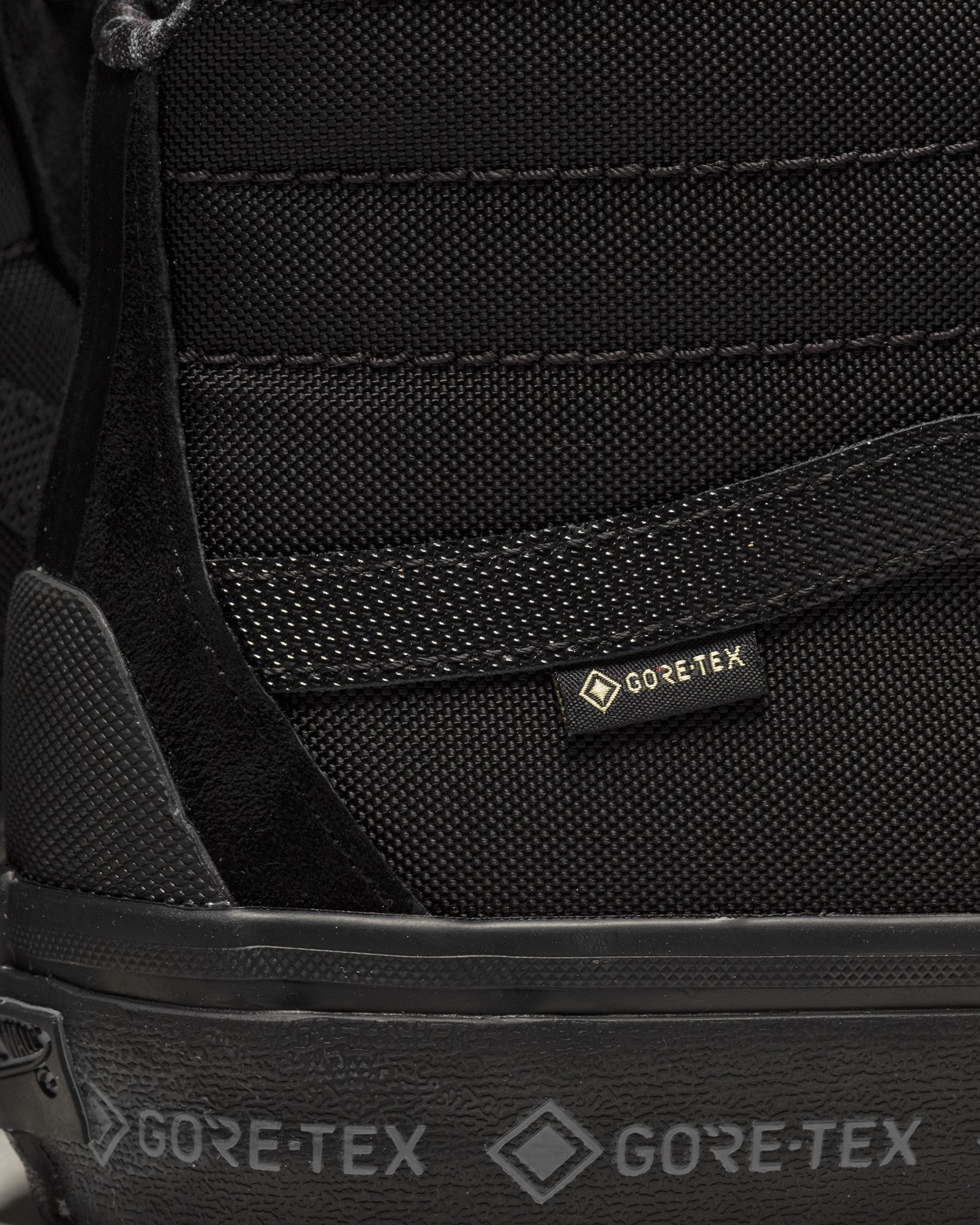UA Sk8-Hi Reissue Notchback GTX VLT LX