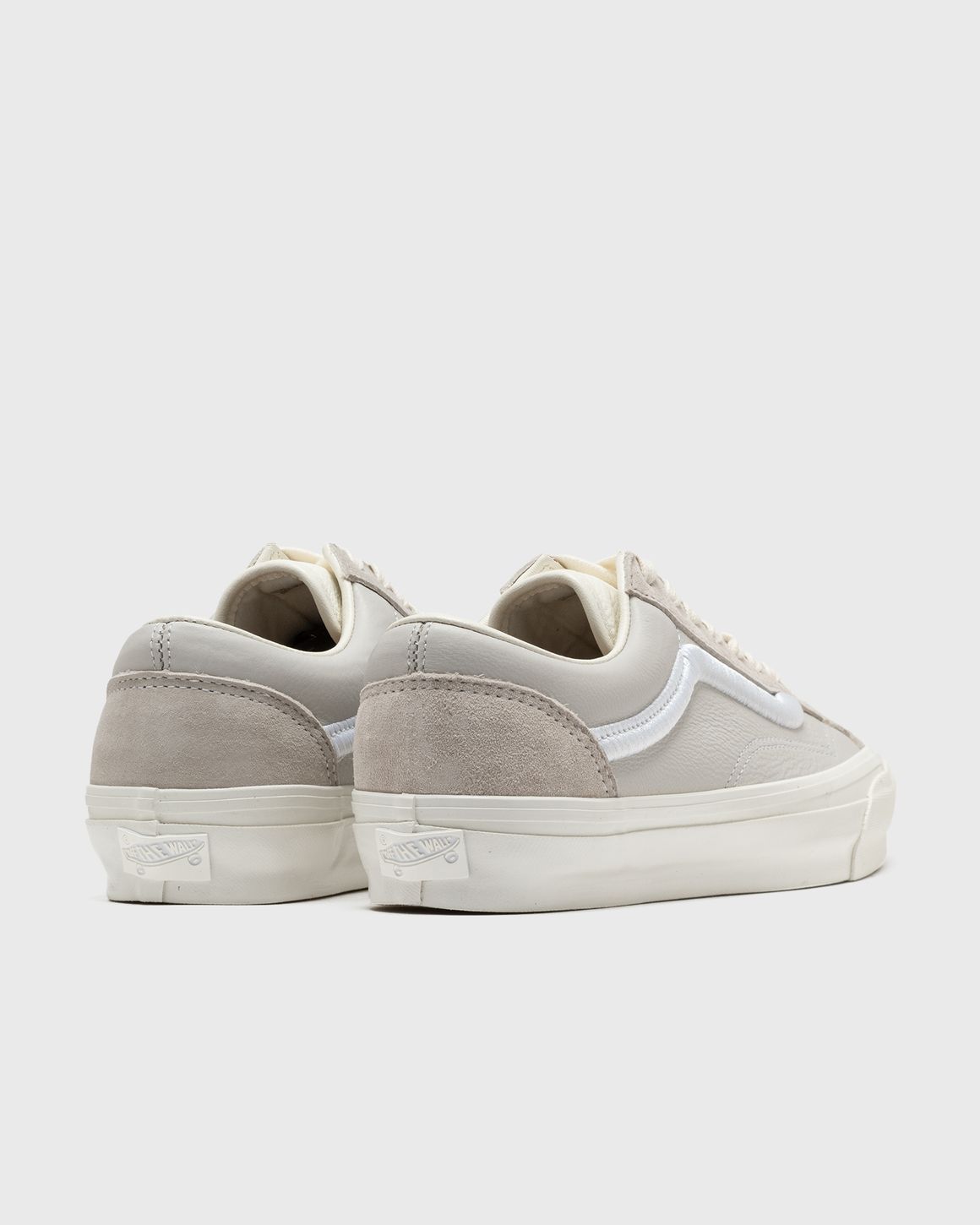 国内配送 VANS OLD SKOOL PIG SUEDE MARSHMALLOW /TRUE WHITE Authentic Suede Shoe in Marshmallow White | Vans